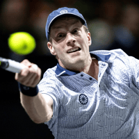 Botic van de Zandschulp in actie tijdens de ABN Amro Open