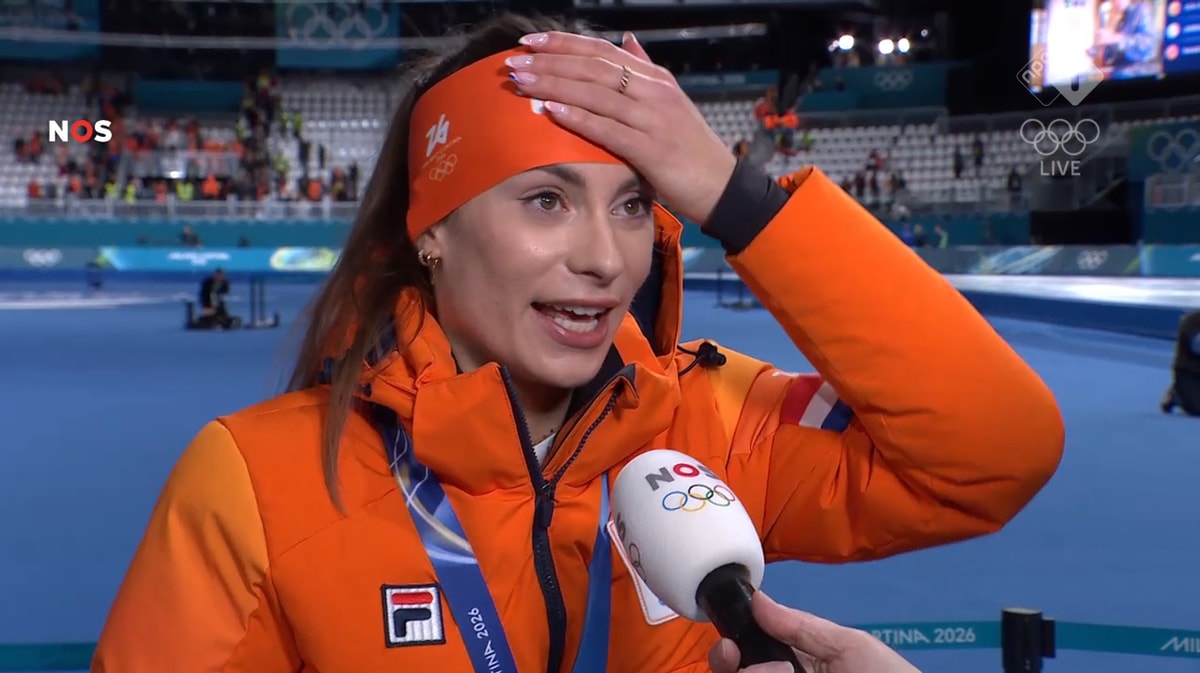 Femke Kok voor de camera van de NOS