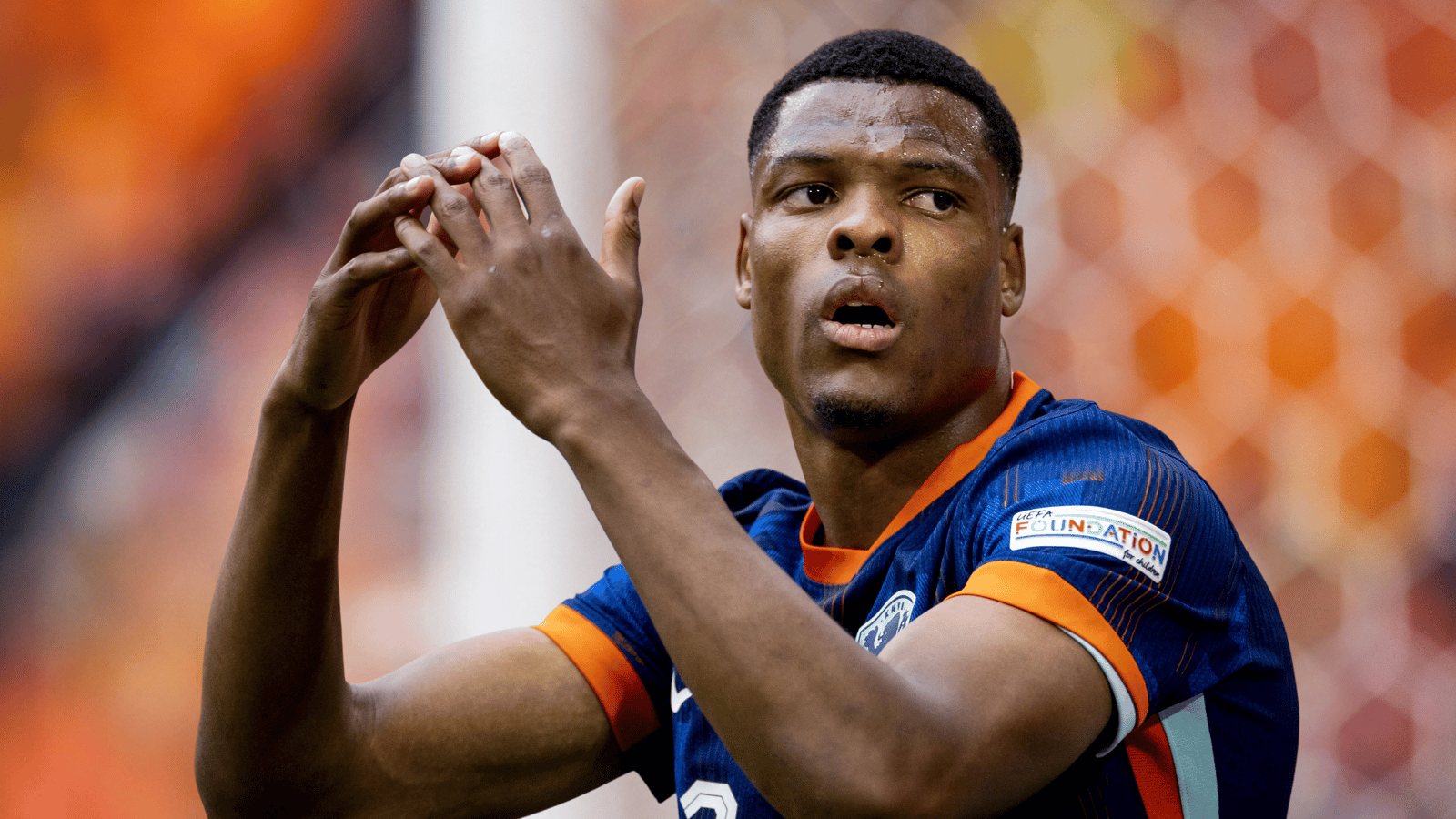 Denzel Dumfries 