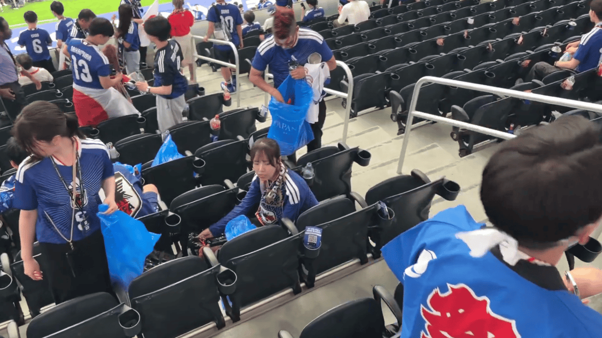Japanse supporters verbazen Texas met grote schoonmaak na gelijkspel tegen Oranje