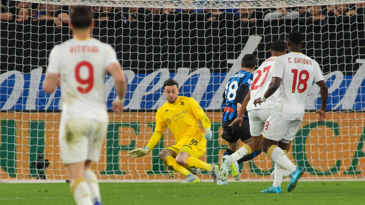 Justin Bijlow in actie bij Genoa