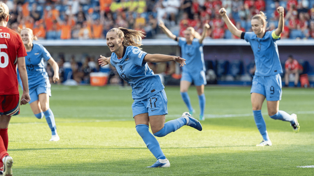 De Oranje Leeuwinnen vieren een doelpunt