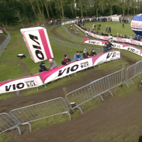 Manon Bakker en Jinse Peeters hebben het met elkaar aan de stok