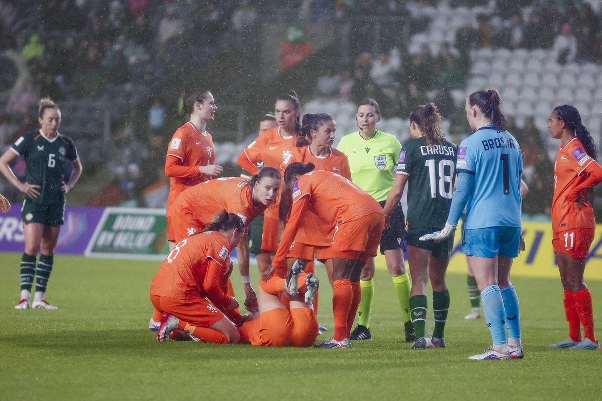 Het moment van Jackie Groenen tijdens Ierland - Nederland (3-2)