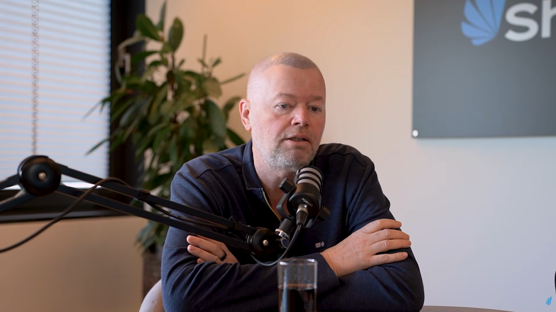 Raymond van Barneveld heeft diepe pijn: 'Alsof er een dierbare is overleden'