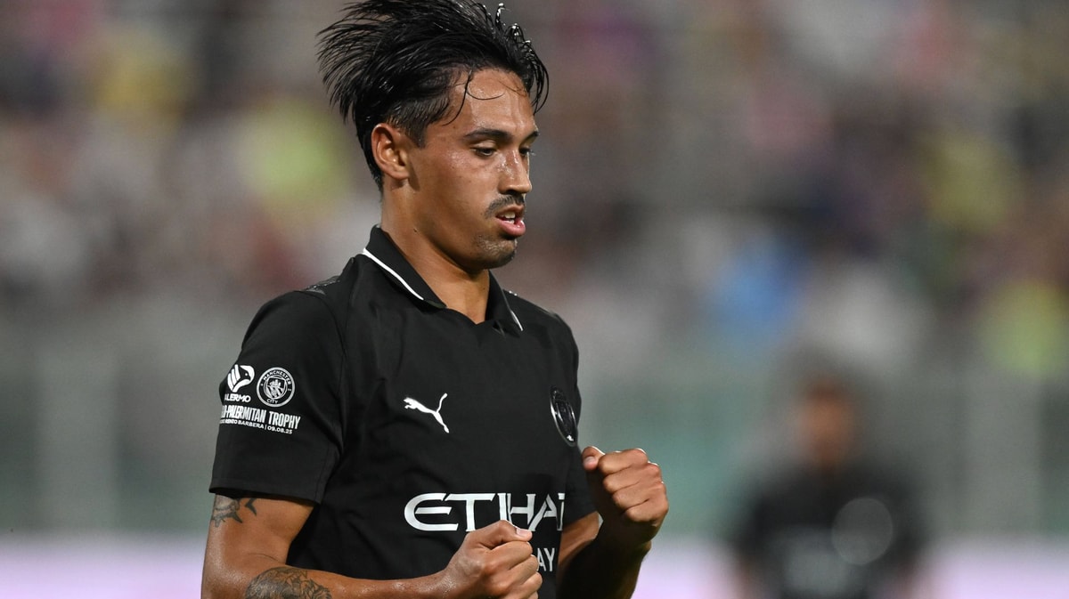 Tijjani Reijnders scoort voor Manchester City