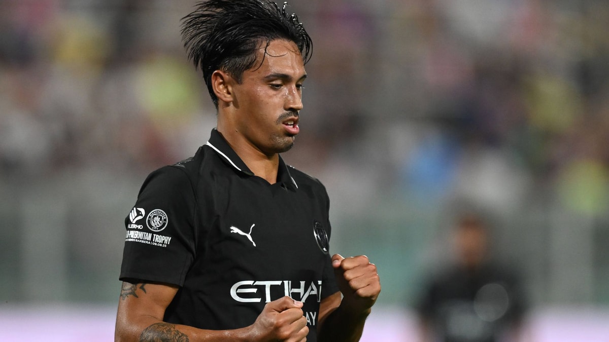 Tijjani Reijnders scoort voor Manchester City