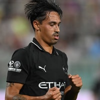 Tijjani Reijnders scoort voor Manchester City