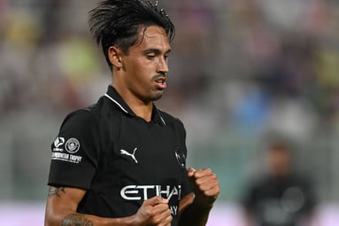Tijjani Reijnders scoort voor Manchester City