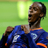 Emanuel Emegha viert een doelpunt