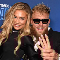 Jutta Leerdam en Jake Paul bij de première van Paul American