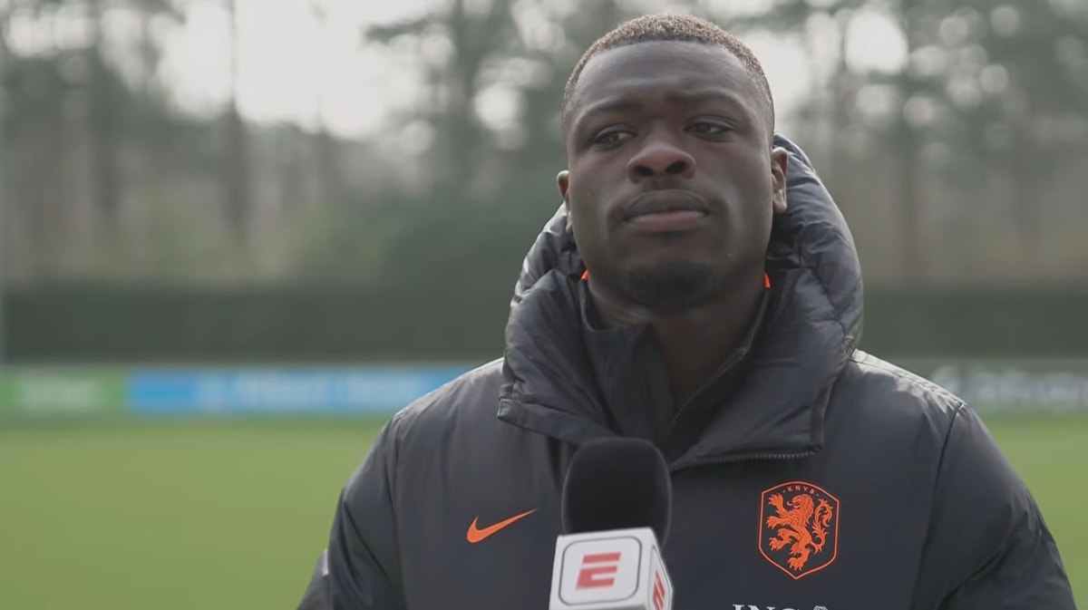 Brian Brobbey voor de camera van ESPN