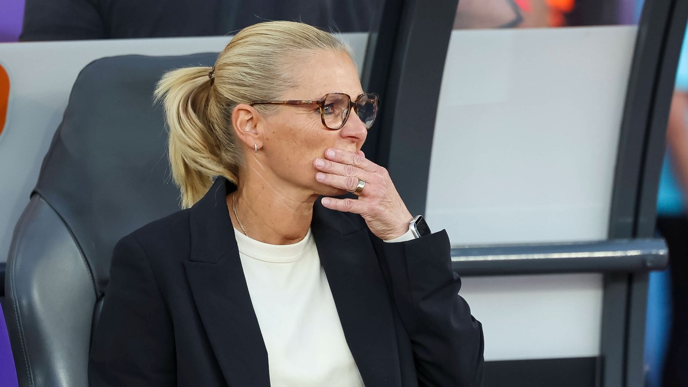 Sarina Wiegman ziet vanaf de zijlijn een dramatische penaltyserie