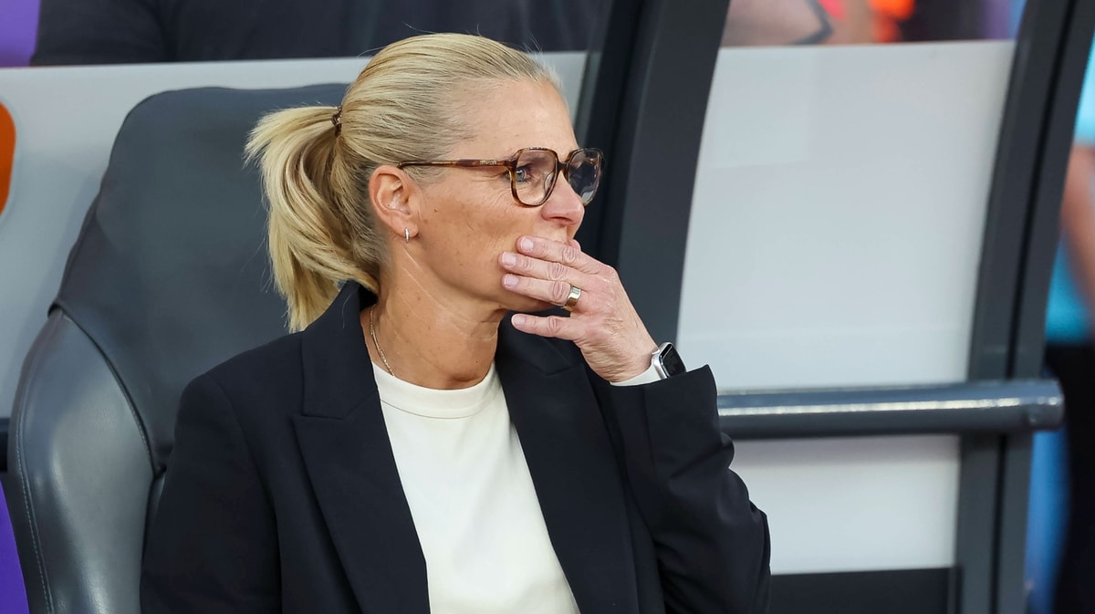 Sarina Wiegman ziet vanaf de zijlijn een dramatische penaltyserie