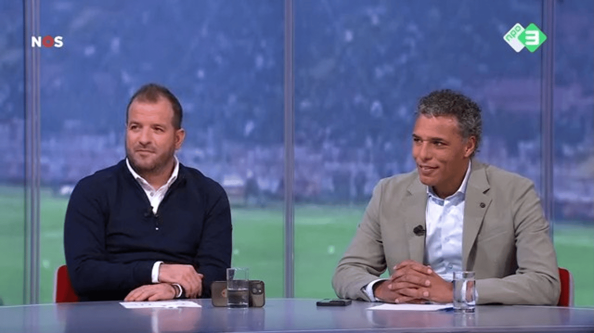 Rafael van der Vaart en Pierre van Hooijdonk bij de NOS