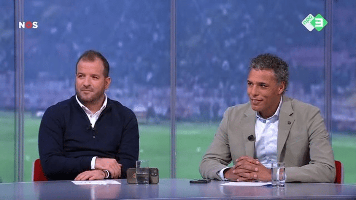 Rafael van der Vaart en Pierre van Hooijdonk bij de NOS