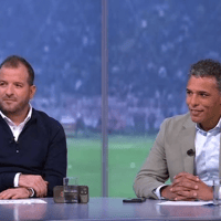 Rafael van der Vaart en Pierre van Hooijdonk bij de NOS