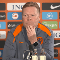 Ronald Koeman tijdens de persconferentie van Oranje