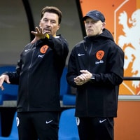 Arjan Veurink en Martijn Reuser, bondscoach en assistent-bondscoach van de Oranje Leeuwinnen