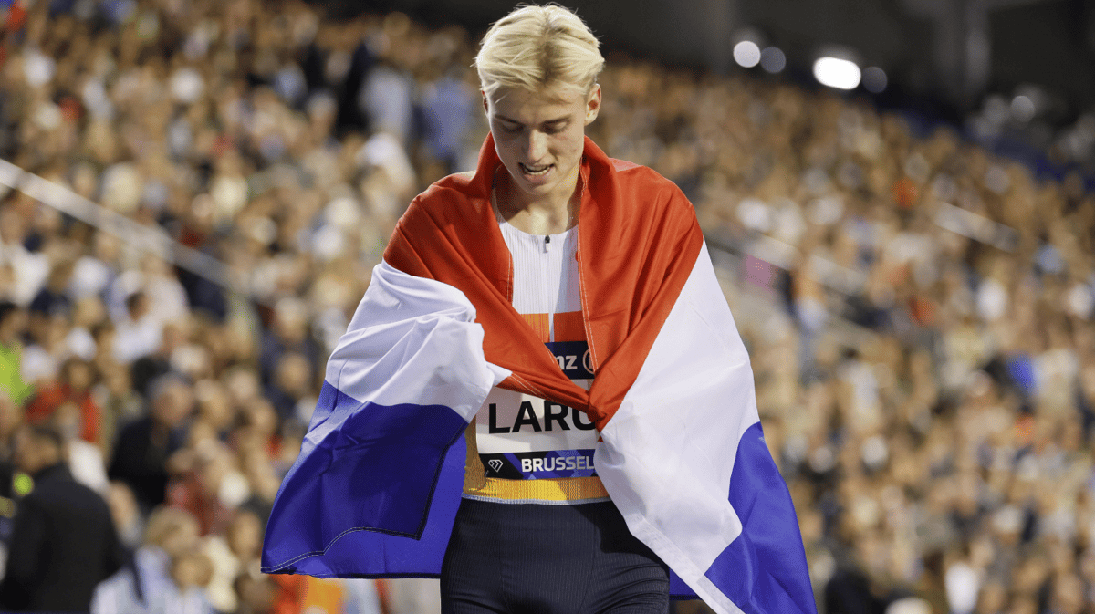 Niels Laros viert zijn overwinning