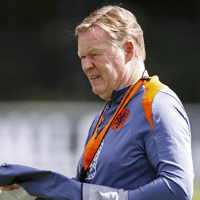 Ronald Koeman tijdens de training van het Nederlands elftal