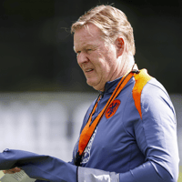Ronald Koeman tijdens de training van het Nederlands elftal