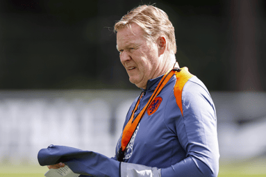 Ronald Koeman tijdens de training van het Nederlands elftal