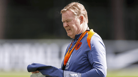 Ronald Koeman tijdens de training van het Nederlands elftal