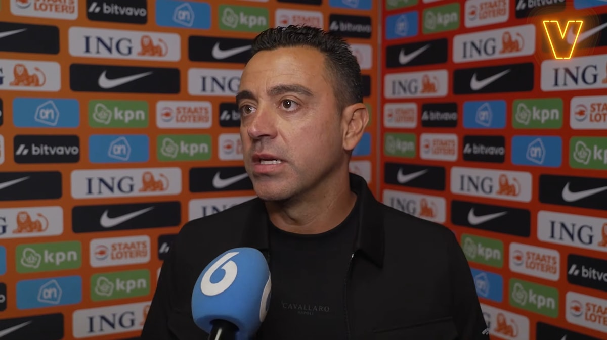 Xavi Hernández voor de camera van Vandaag Inside