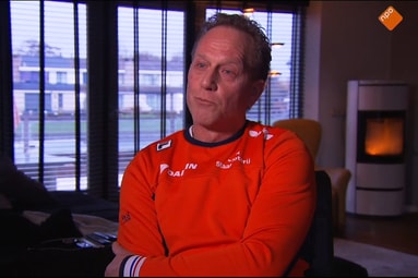 Rintje Ritsma voor de camera van de NOS