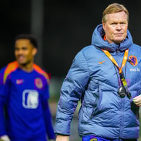 Bondscoach Ronald Koeman tijdens de persconferentie van Oranje