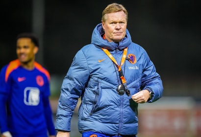 Bondscoach Ronald Koeman tijdens de persconferentie van Oranje