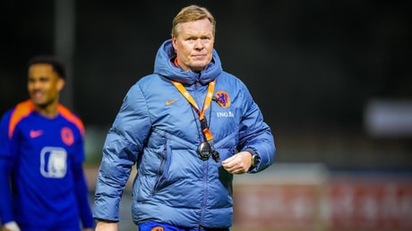 Bondscoach Ronald Koeman tijdens de persconferentie van Oranje