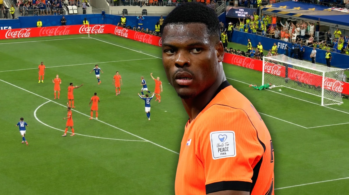 Denzel Dumfries tijdens Nederland - Japan