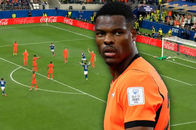 Denzel Dumfries tijdens Nederland - Japan