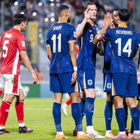 Het Nederlands elftal viert een doelpunt