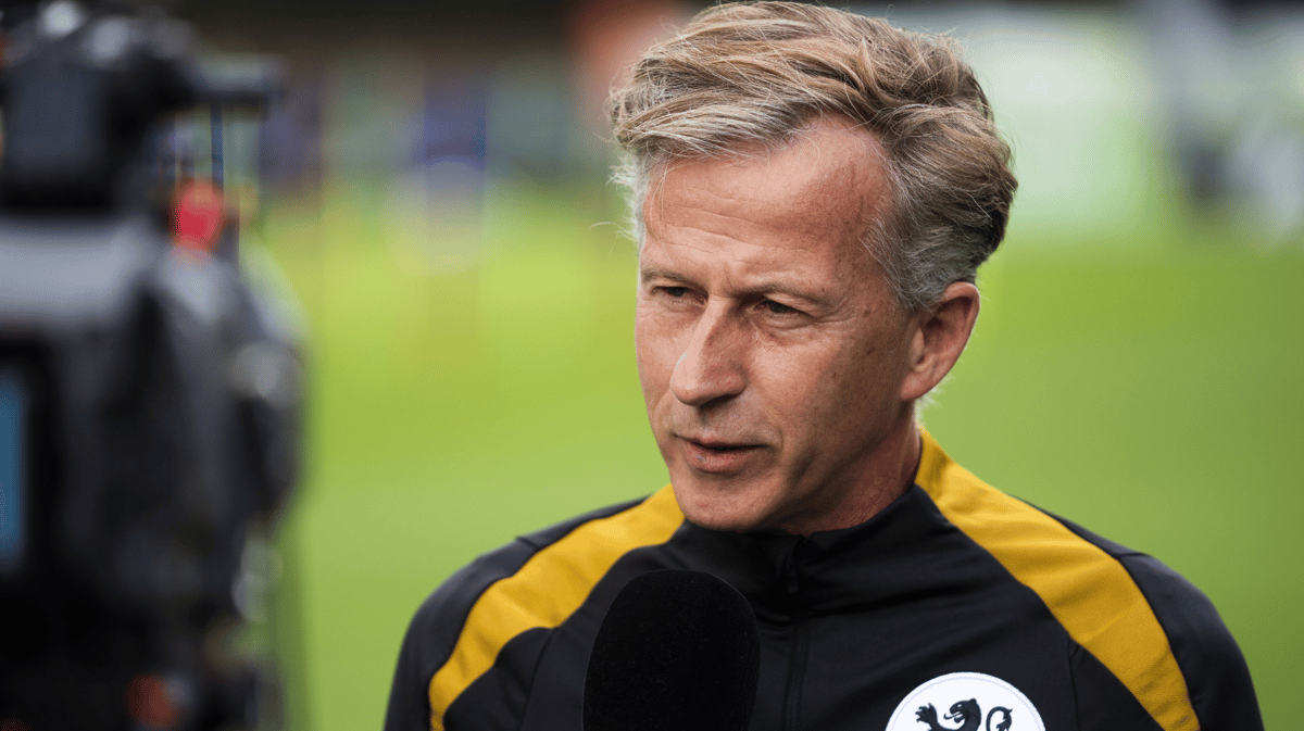 Andries Jonker, bondscoach van de Oranje Leeuwinnen