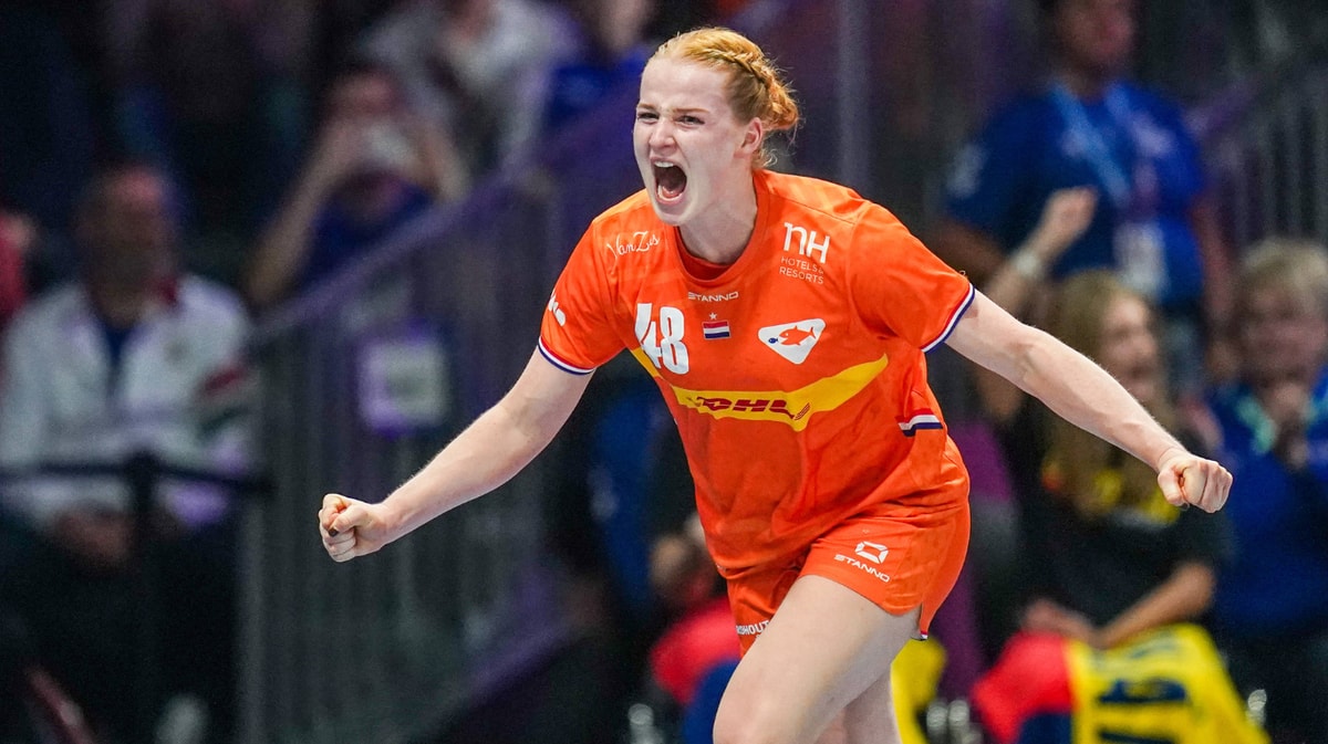 Dione Housheer in actie voor Oranje