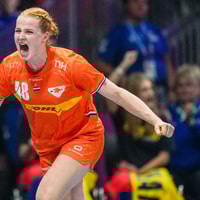 Dione Housheer in actie voor Oranje