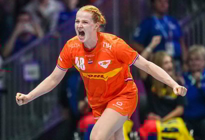 Dione Housheer in actie voor Oranje
