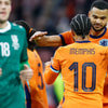 Memphis geeft penalty verrassend aan Gakpo