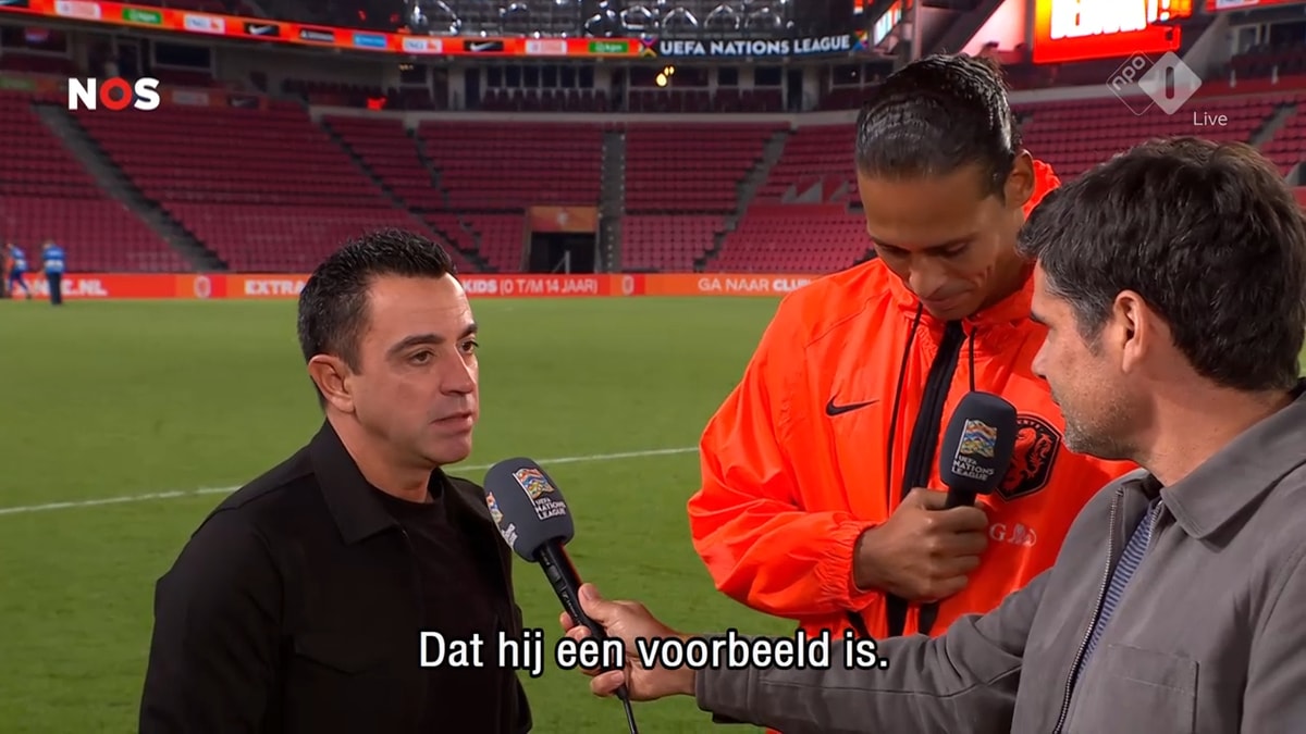 Xavi Hernandez en Virgil van Dijk bij Jeroen Stekelenburg