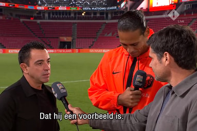 Xavi Hernandez en Virgil van Dijk bij Jeroen Stekelenburg