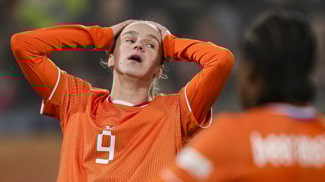 Vivianne Miedema baalt na een gemiste kans bij de Oranje Leeuwinnen