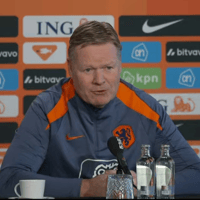 Bondscoach Ronald Koeman tijdens de persconferentie van Oranje