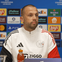 Heitinga’s grap valt dood in perszaal, focus verschuift naar lef en organisatie