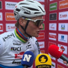Mathieu van der Poel voor de camera van Wielerflits