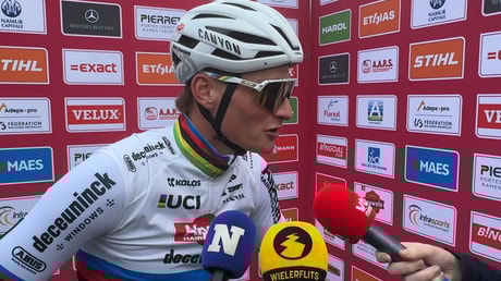 Mathieu van der Poel voor de camera van Wielerflits