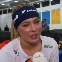 Jutta Leerdam voor de camera van de NOS