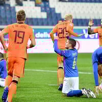 Donny van de Beek in actie voor het Nederlands elftal